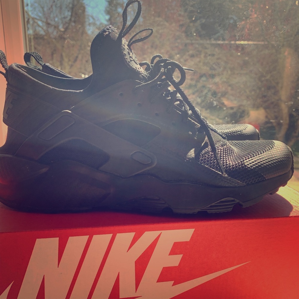 Nike youth hurraches
